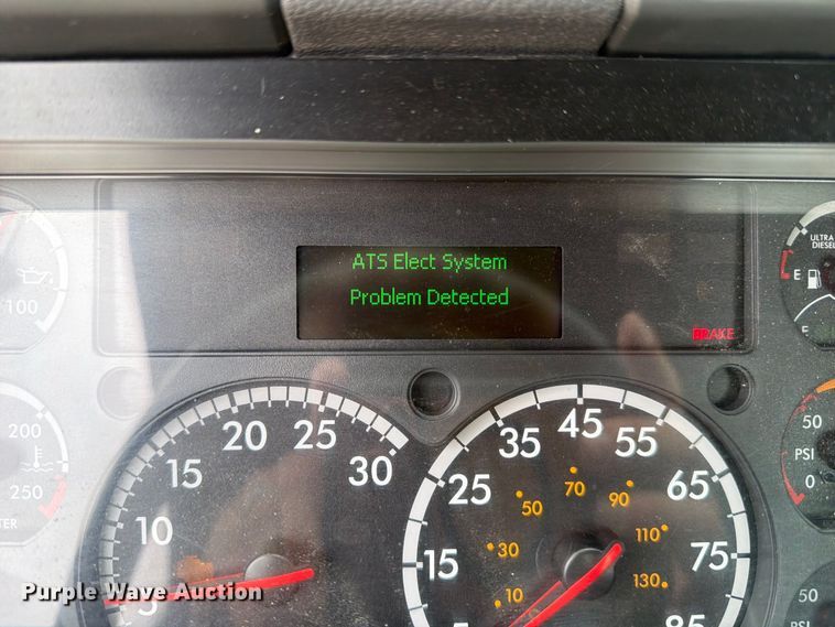 image for item YA5050 2019 Freightliner Cascadia semi truck