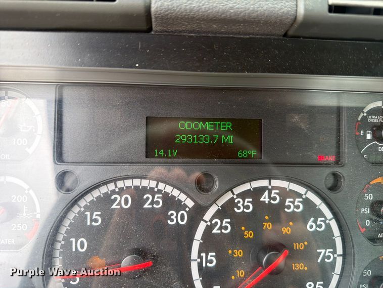 image for item YA5050 2019 Freightliner Cascadia semi truck