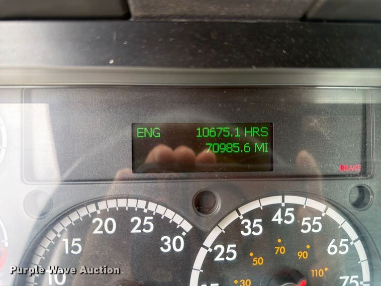 image for item YA5050 2019 Freightliner Cascadia semi truck