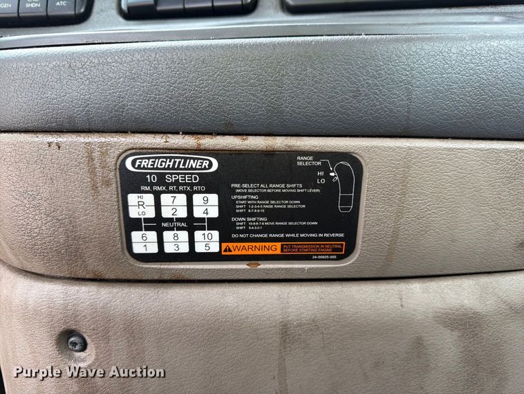 image for item YA5050 2019 Freightliner Cascadia semi truck