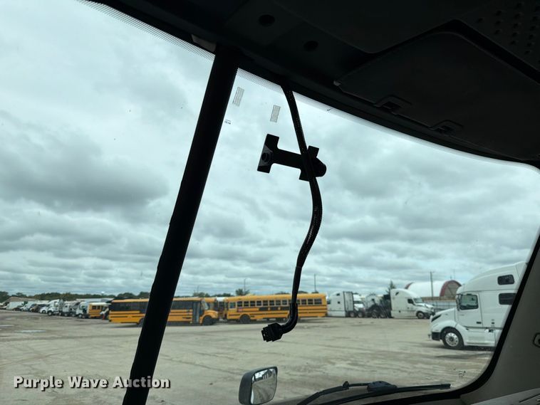 image for item YA5050 2019 Freightliner Cascadia semi truck