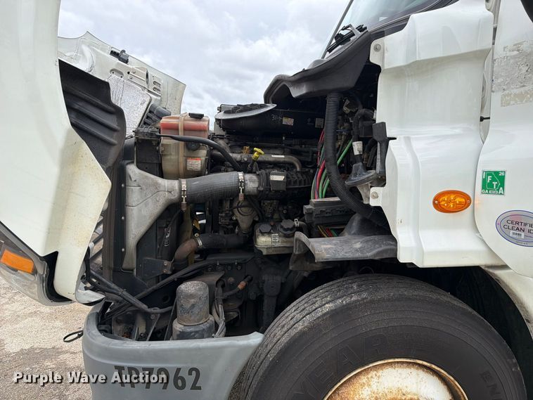 image for item YA5050 2019 Freightliner Cascadia semi truck