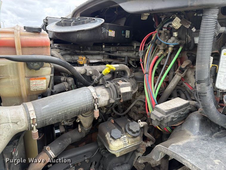 image for item YA5050 2019 Freightliner Cascadia semi truck