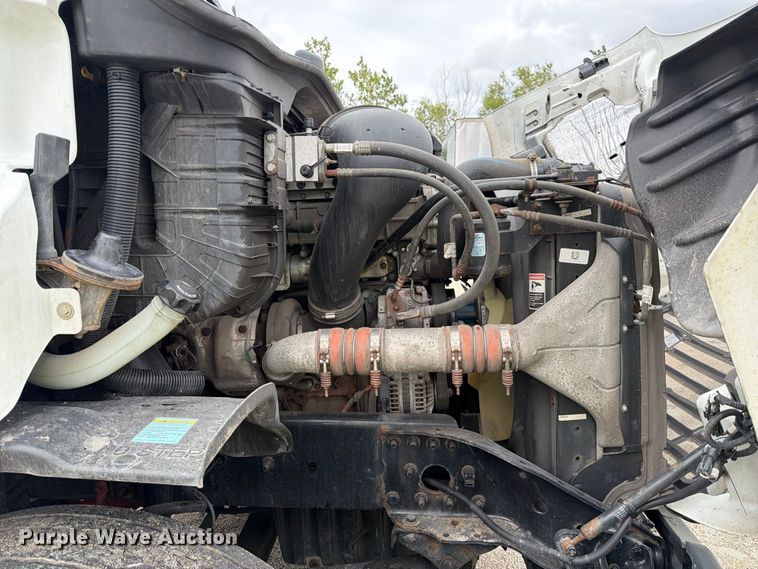 image for item YA5050 2019 Freightliner Cascadia semi truck