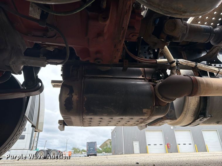 image for item YA5050 2019 Freightliner Cascadia semi truck