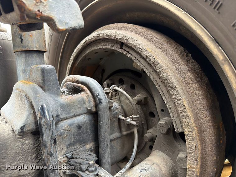 image for item YA5050 2019 Freightliner Cascadia semi truck