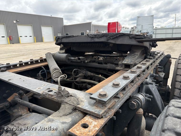 image for item YA5050 2019 Freightliner Cascadia semi truck