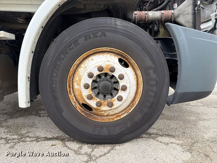 image for item YA5050 2019 Freightliner Cascadia semi truck
