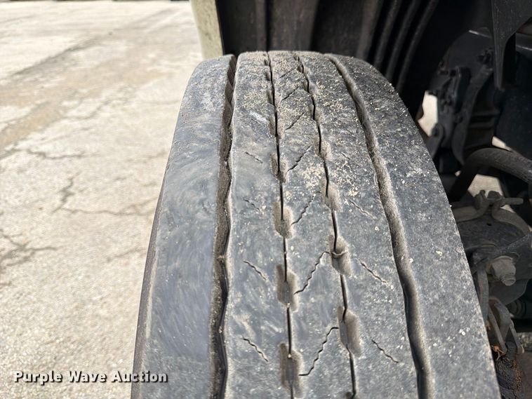 image for item YA5050 2019 Freightliner Cascadia semi truck