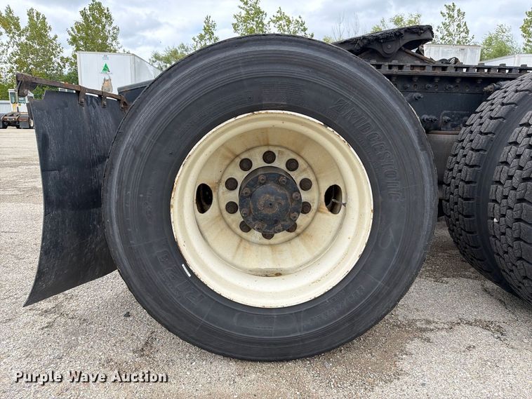 image for item YA5050 2019 Freightliner Cascadia semi truck