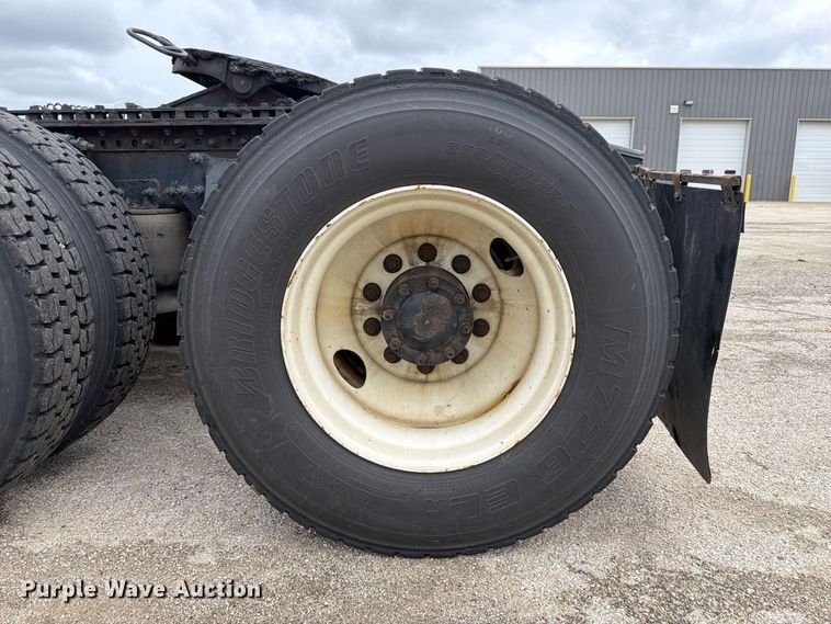image for item YA5050 2019 Freightliner Cascadia semi truck