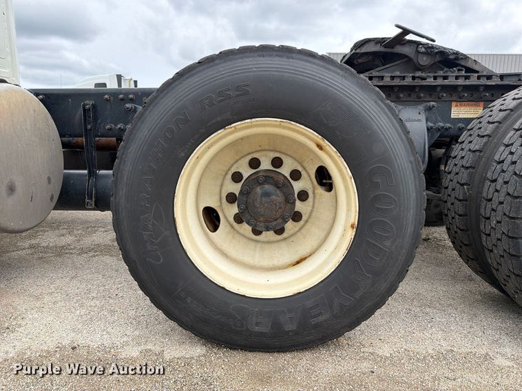 image for item YA5050 2019 Freightliner Cascadia semi truck