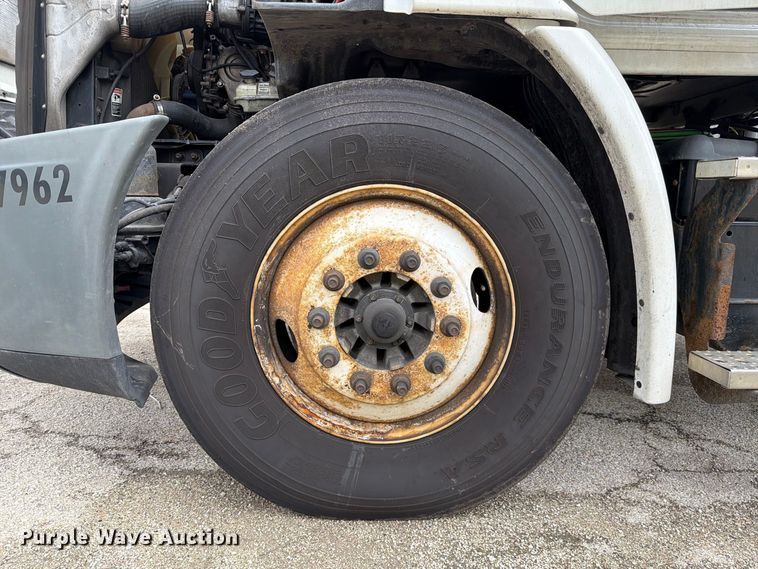 image for item YA5050 2019 Freightliner Cascadia semi truck