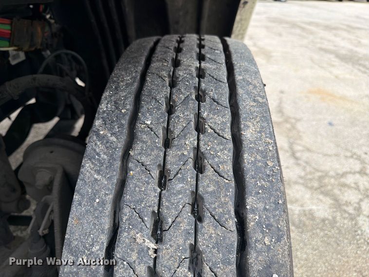 image for item YA5050 2019 Freightliner Cascadia semi truck