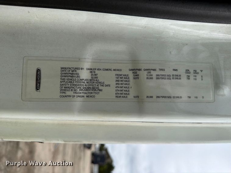 image for item YA5050 2019 Freightliner Cascadia semi truck