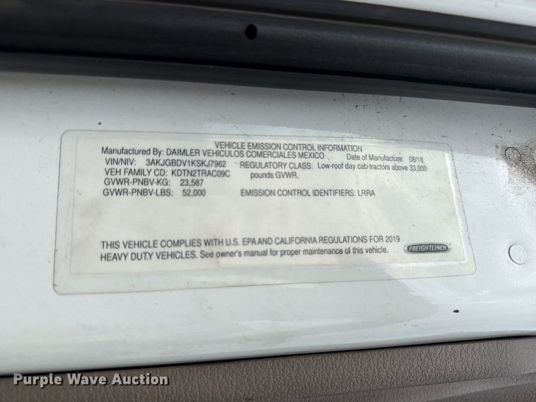 image for item YA5050 2019 Freightliner Cascadia semi truck