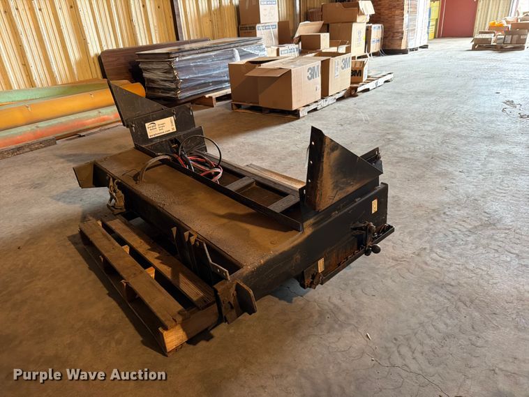 image for item DU8021 Tommy Gate 601040 end gate lift