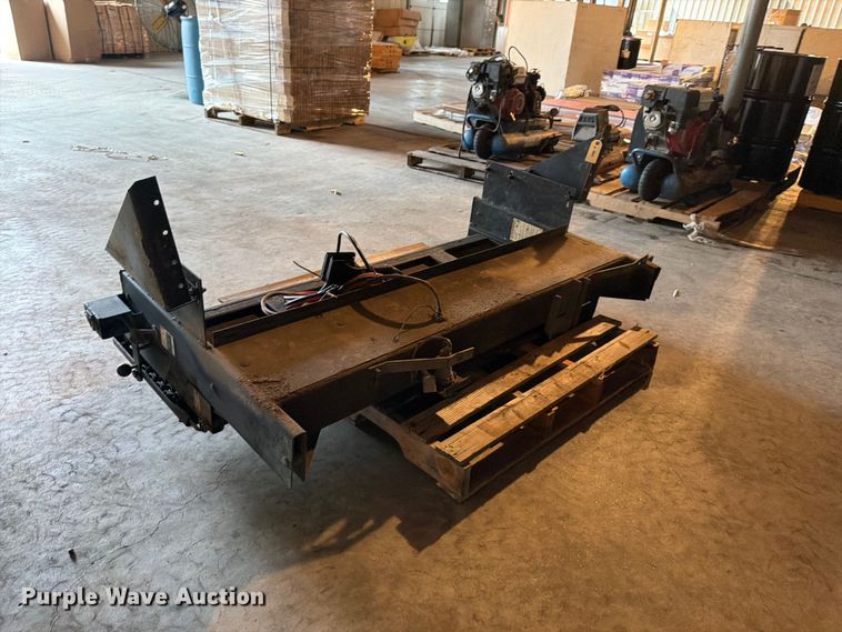image for item DU8021 Tommy Gate 601040 end gate lift
