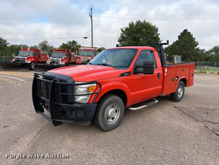 2016 Ford F250 Super Duty utility bed pickup truck