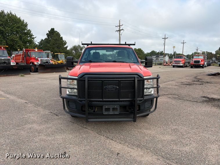 image for item DY3311 2016 Ford F250 Super Duty utility bed pickup truck