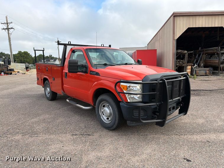 image for item DY3311 2016 Ford F250 Super Duty utility bed pickup truck