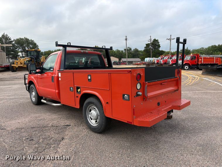 image for item DY3311 2016 Ford F250 Super Duty utility bed pickup truck