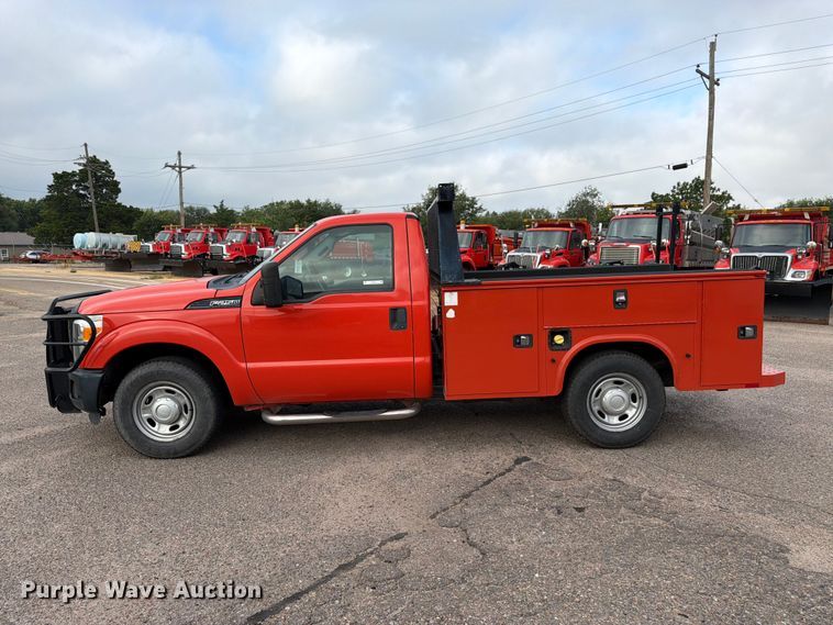 image for item DY3311 2016 Ford F250 Super Duty utility bed pickup truck