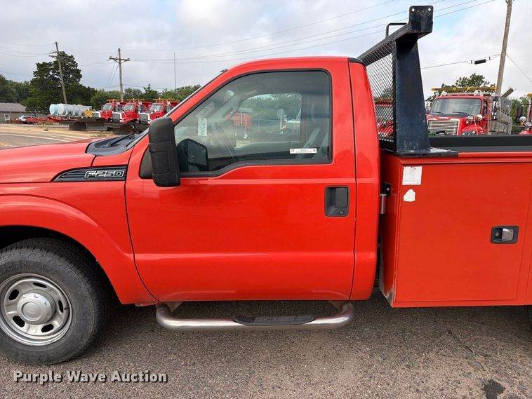 image for item DY3311 2016 Ford F250 Super Duty utility bed pickup truck