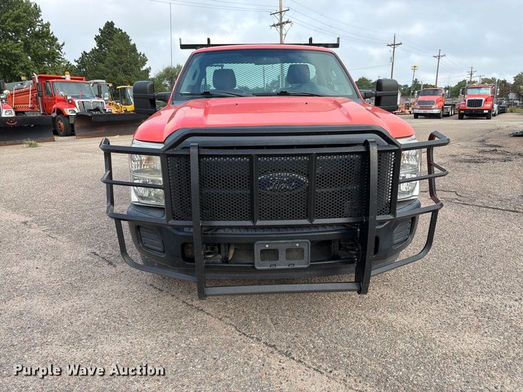 image for item DY3311 2016 Ford F250 Super Duty utility bed pickup truck