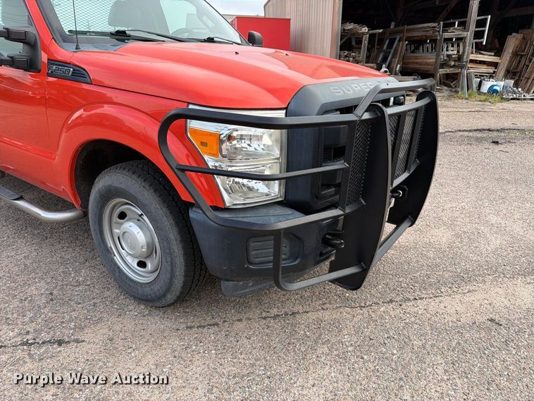 image for item DY3311 2016 Ford F250 Super Duty utility bed pickup truck