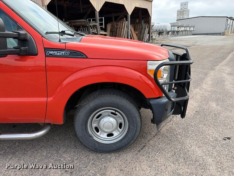 image for item DY3311 2016 Ford F250 Super Duty utility bed pickup truck