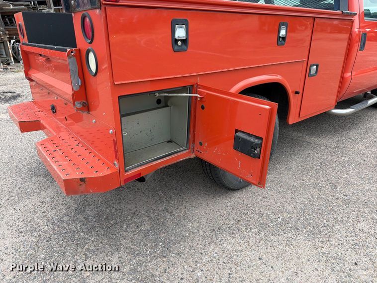 image for item DY3311 2016 Ford F250 Super Duty utility bed pickup truck