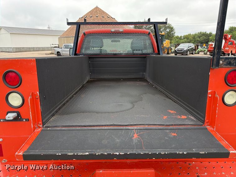 image for item DY3311 2016 Ford F250 Super Duty utility bed pickup truck