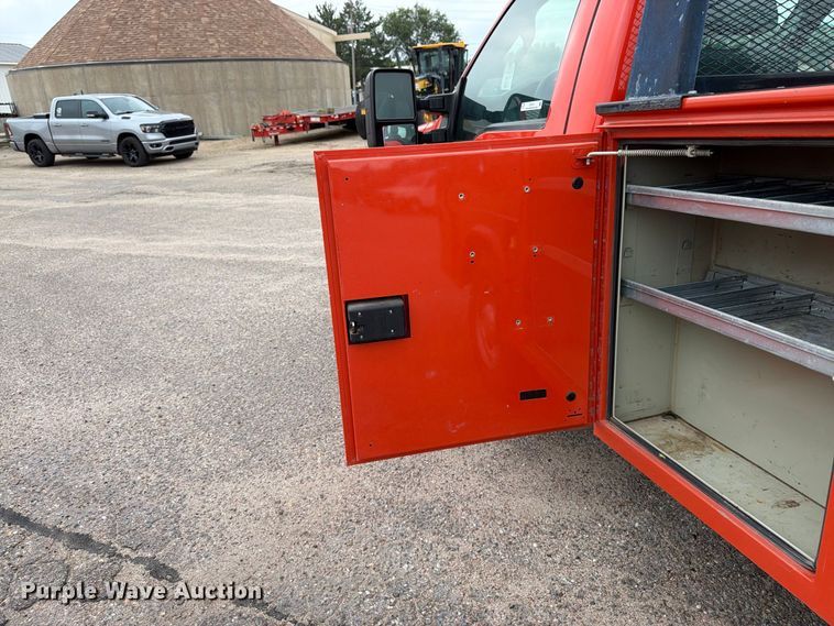 image for item DY3311 2016 Ford F250 Super Duty utility bed pickup truck