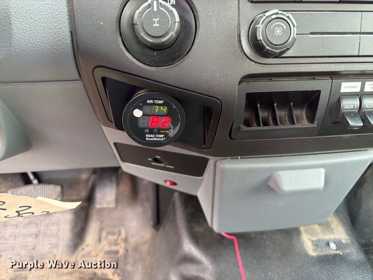 image for item DY3311 2016 Ford F250 Super Duty utility bed pickup truck