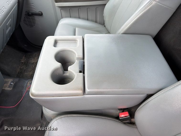 image for item DY3311 2016 Ford F250 Super Duty utility bed pickup truck