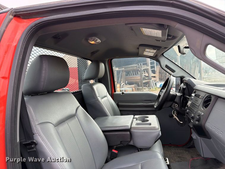 image for item DY3311 2016 Ford F250 Super Duty utility bed pickup truck