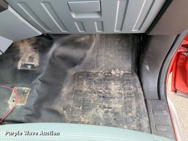 image for item DY3311 2016 Ford F250 Super Duty utility bed pickup truck