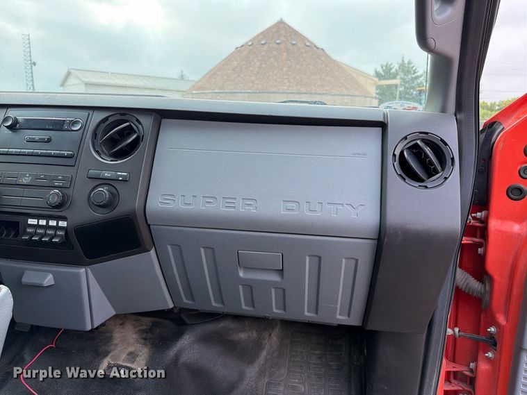 image for item DY3311 2016 Ford F250 Super Duty utility bed pickup truck