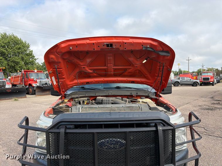 image for item DY3311 2016 Ford F250 Super Duty utility bed pickup truck