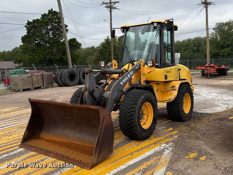 2004 Volvo L30B