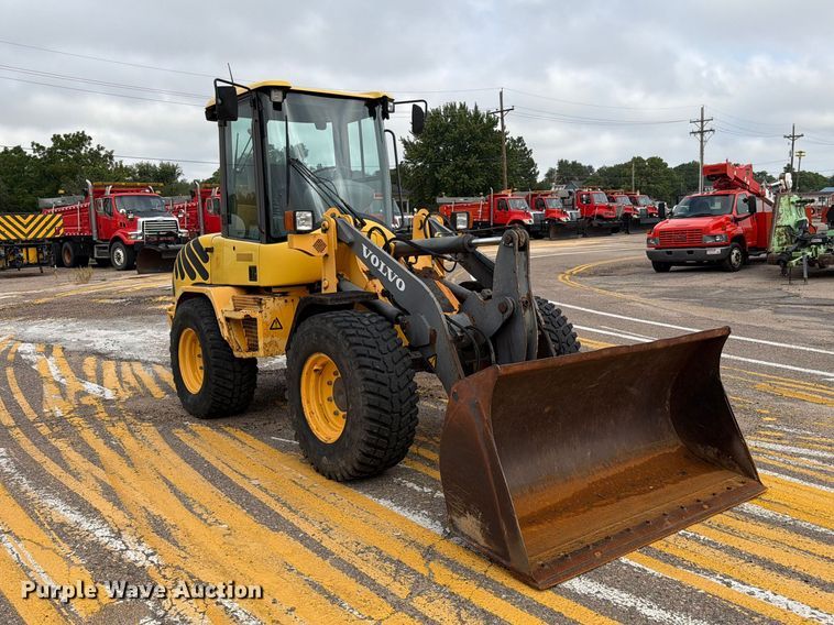 image for item DY3312 2004 Volvo L30B 