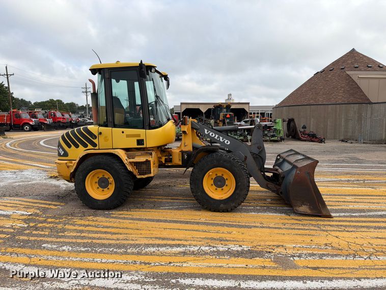 image for item DY3312 2004 Volvo L30B 