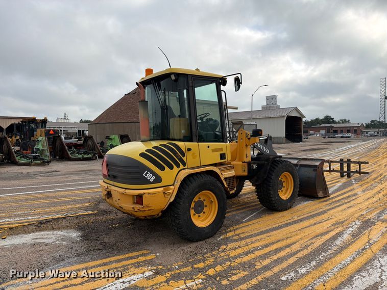 image for item DY3312 2004 Volvo L30B 