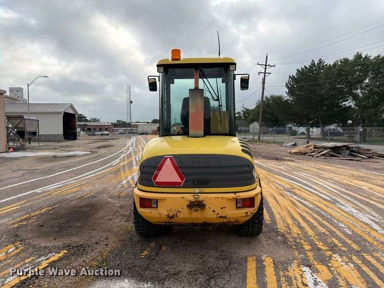 image for item DY3312 2004 Volvo L30B 