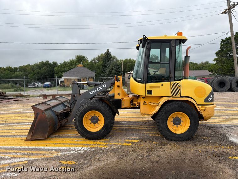image for item DY3312 2004 Volvo L30B 
