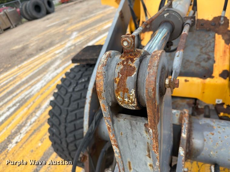 image for item DY3312 2004 Volvo L30B 