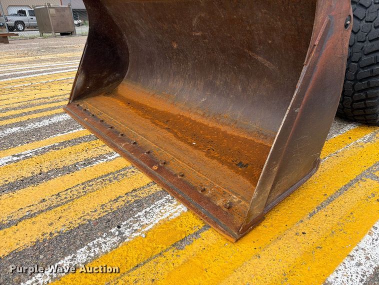 image for item DY3312 2004 Volvo L30B 