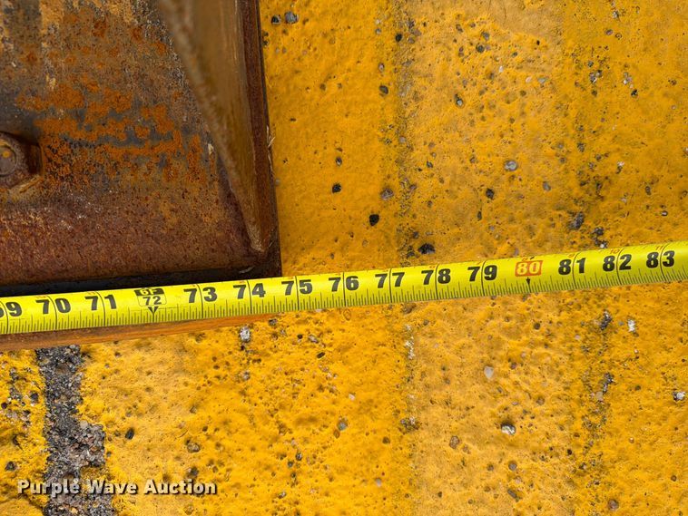 image for item DY3312 2004 Volvo L30B 