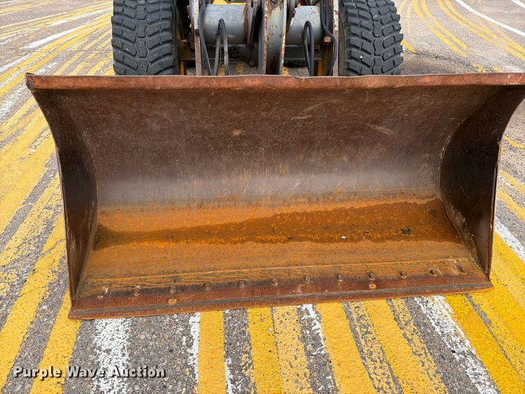 image for item DY3312 2004 Volvo L30B 